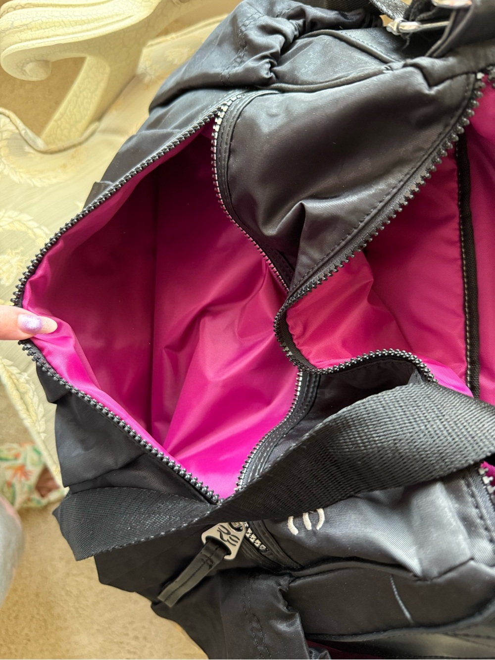 Rare Earth by Stone Mountain Everyday Black Crossbody Travel Bag with Pink Liner - Picture 6 of 7
